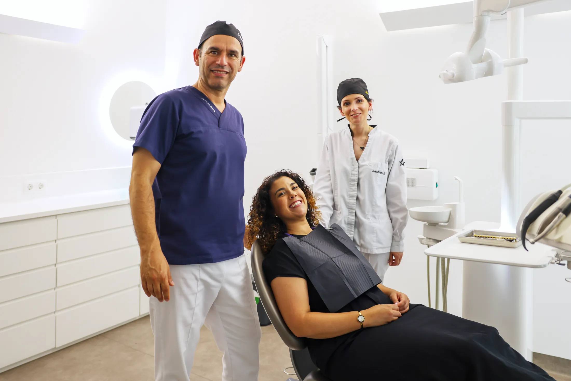 Equipa e consulta no dentista, no gabinete 1, da Clínica da Alameda na cidade da Guarda